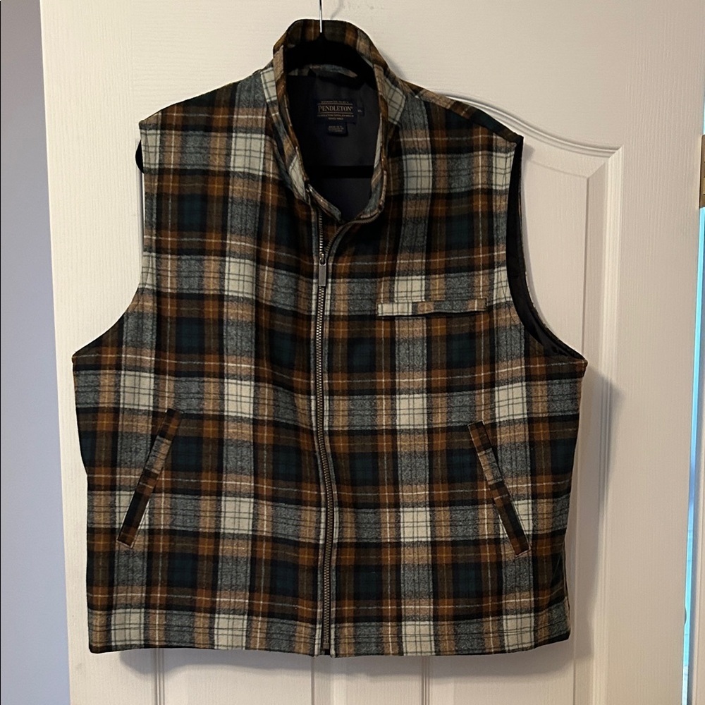 Mens Pendleton Plaid Vest in Green, Brown, and Cream size XL